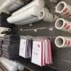 Présentoir de fournitures d'emballage avec rouleaux de film, adhésifs et housses de protection du centre HOMEBOX Madrid Ramon y Cajal